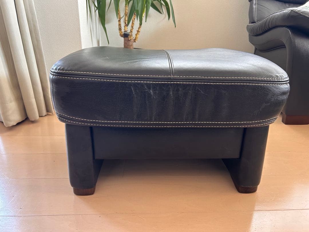 ⭐︎たまこ☺️⭐︎ カリモク 本革 スツール オットマン ZT7306