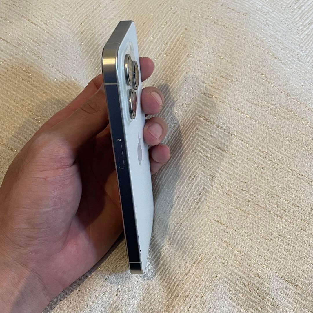 【美品/SIMフリー】iPhone15 Pro 256GB ホワイト 箱あり