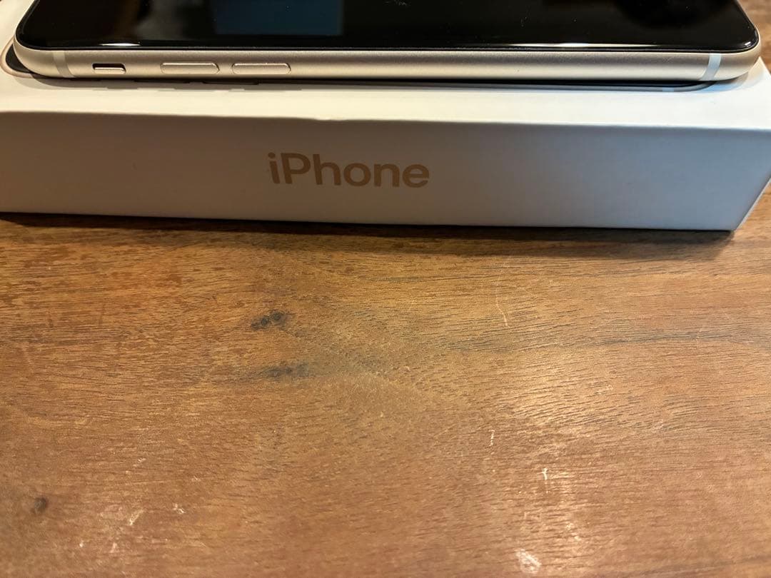 Apple iPhone SE第3世代64GB SIMフリー