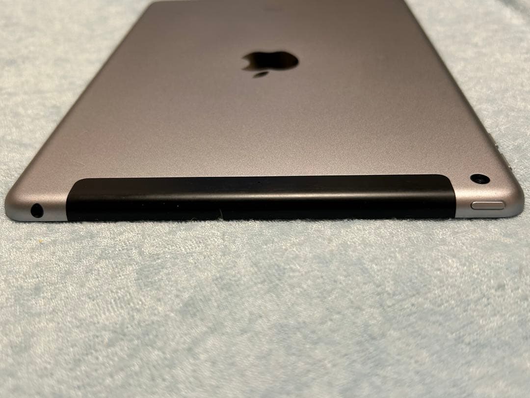 iPad (第6世代) セルラーモデル 32GB スペースグレイ