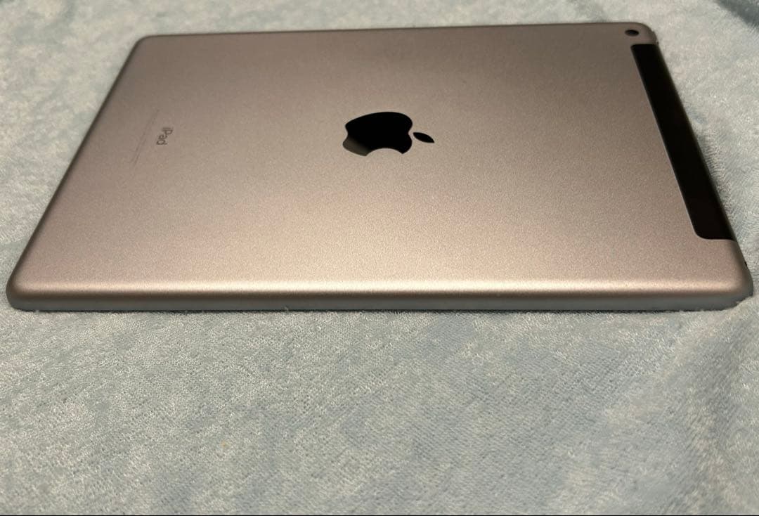 iPad (第6世代) セルラーモデル 32GB スペースグレイ