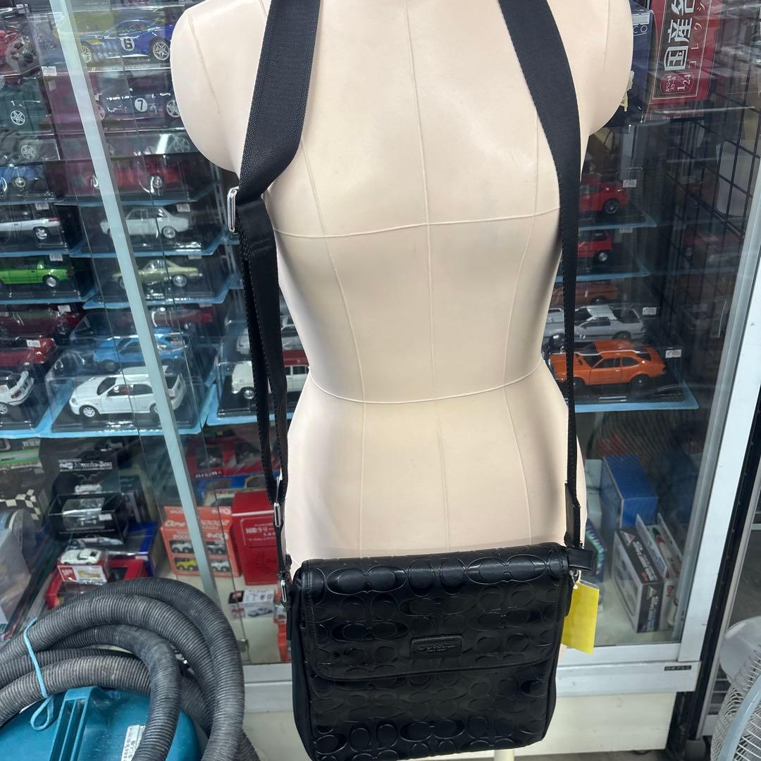 COACH エンボス加工 ブラックショルダーバッグ