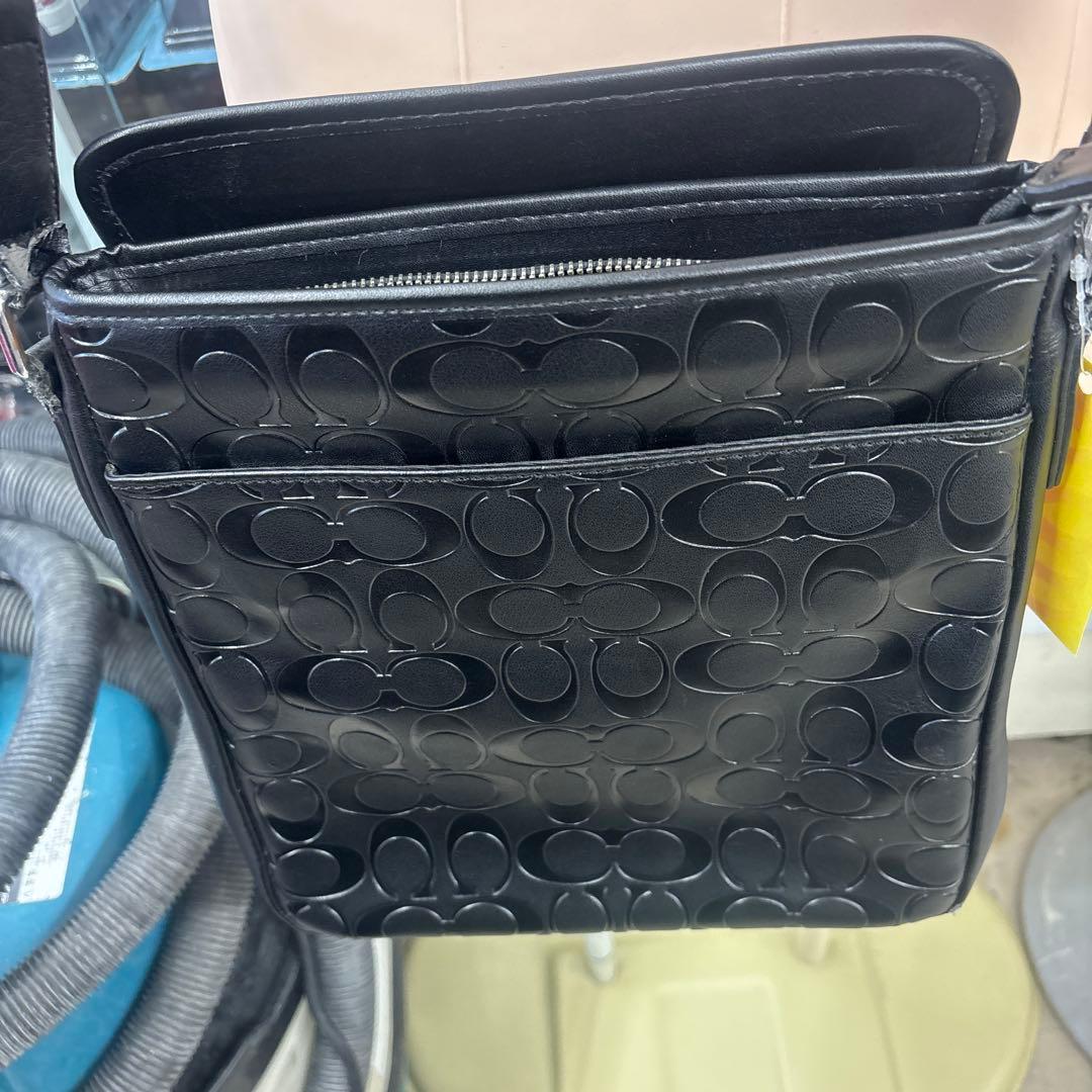 COACH エンボス加工 ブラックショルダーバッグ