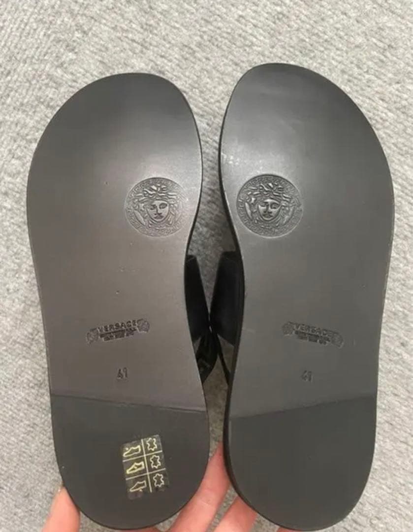 ヴェルサーチェ　レザーサンダル