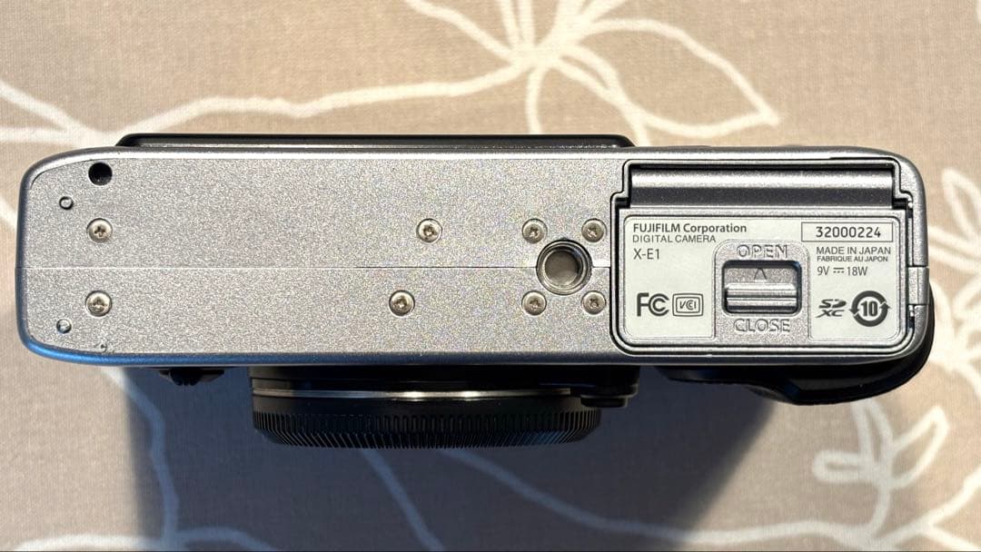 富士フイルム　X-E1 シルバー