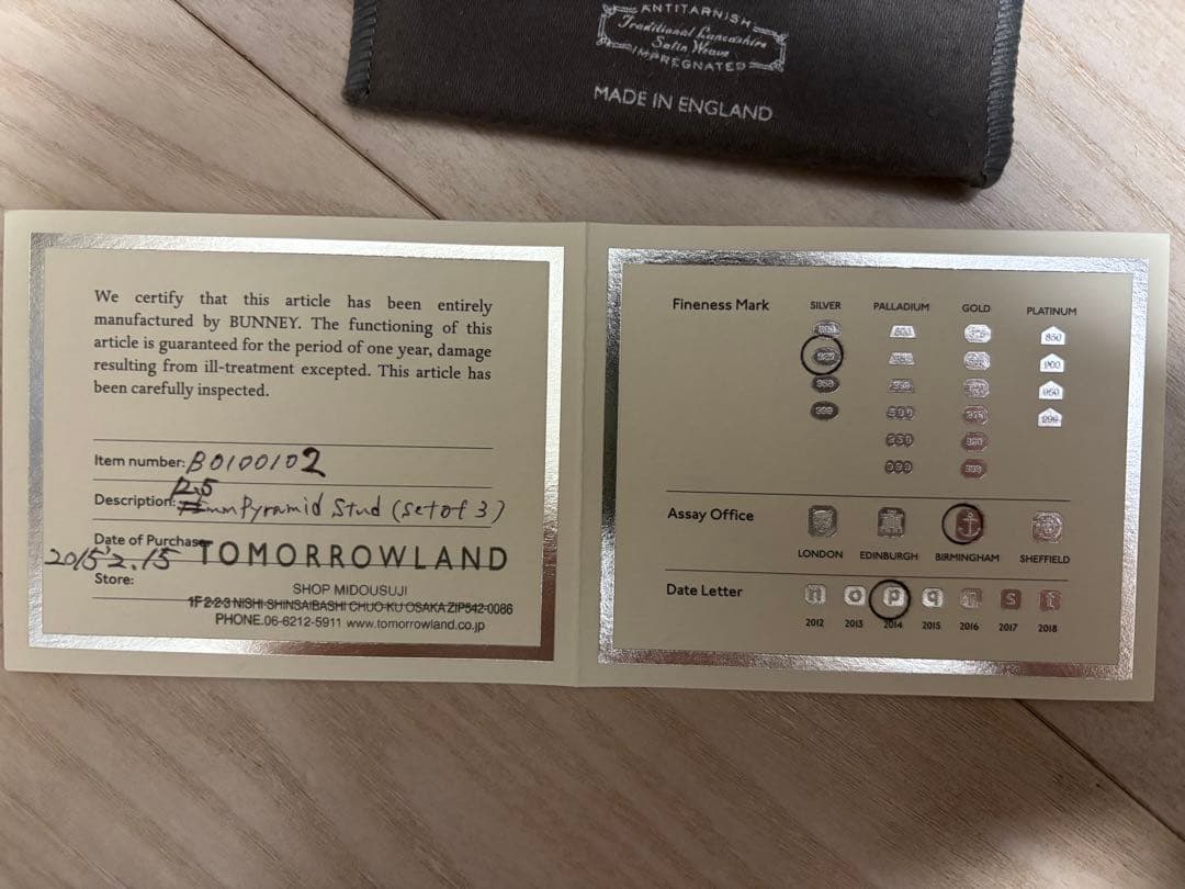 bunney バニー　スタッズ　ピン　バッチ　アクセサリー