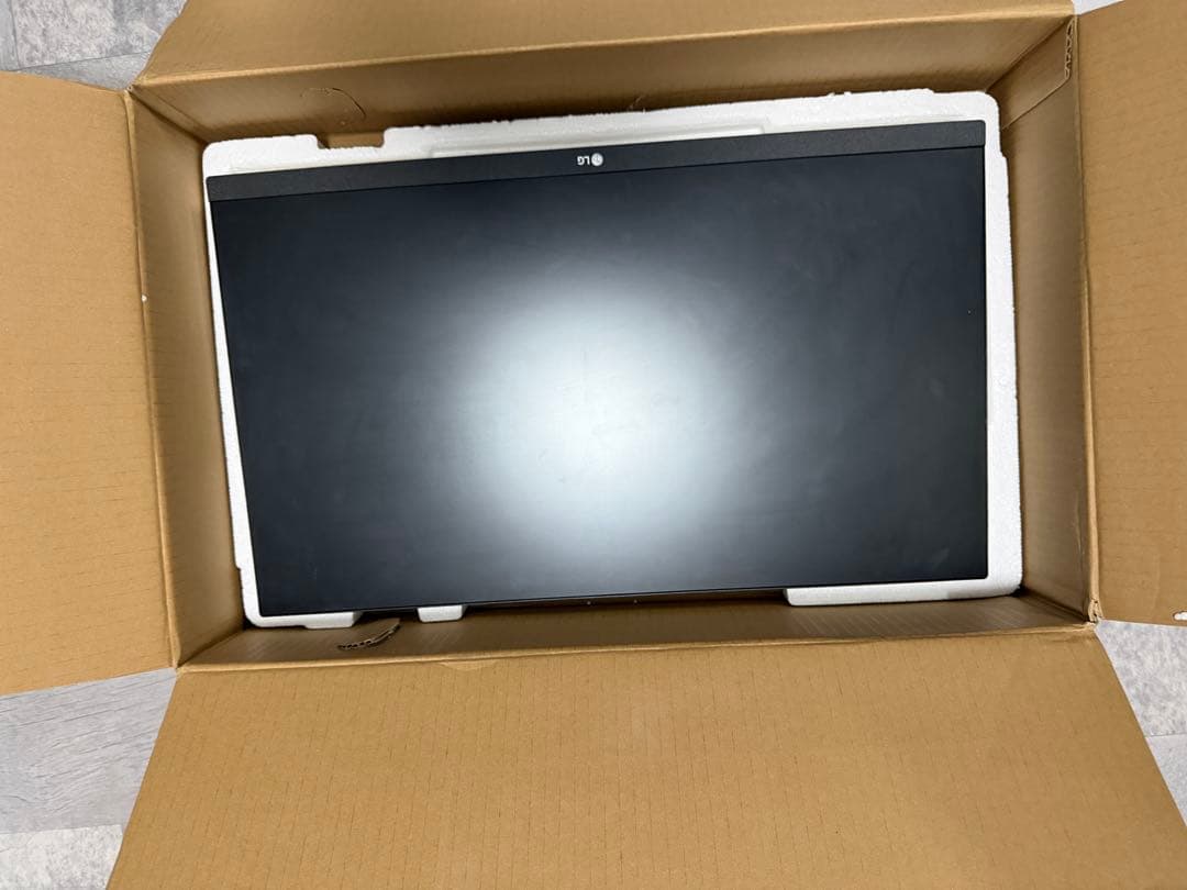 LG 24インチ　ディスプレイ本体 スタンド・ケーブル付き