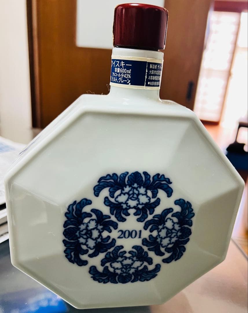 空瓶 SUNTORY 有田焼 色絵壽字宝尽文八角瓶 600ml 国産ウイスキー