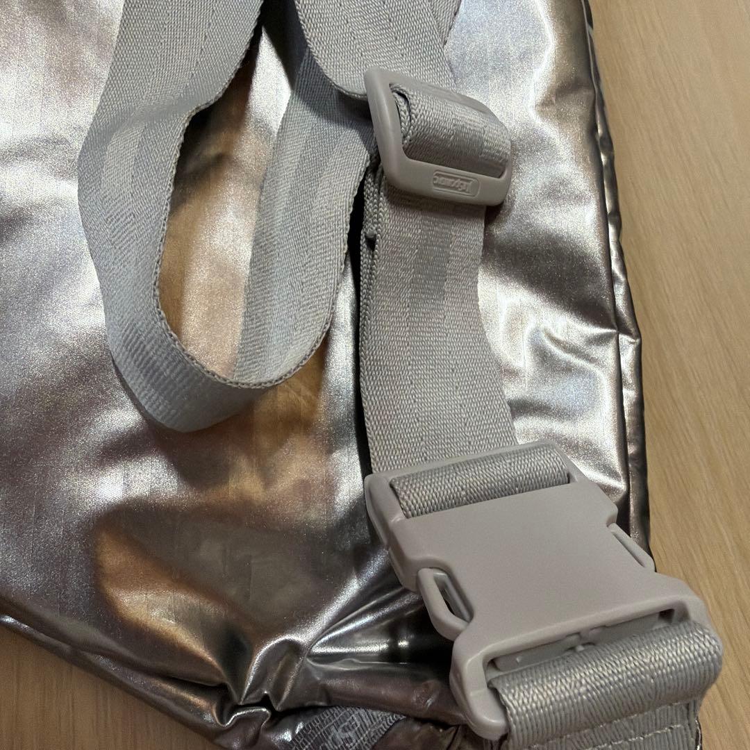 LeSportsac レスポートサックSPUR別ボディバッグ　シルバー