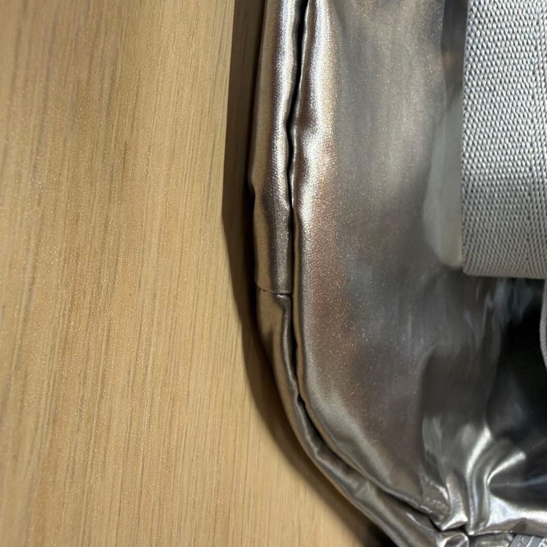 LeSportsac レスポートサックSPUR別ボディバッグ　シルバー