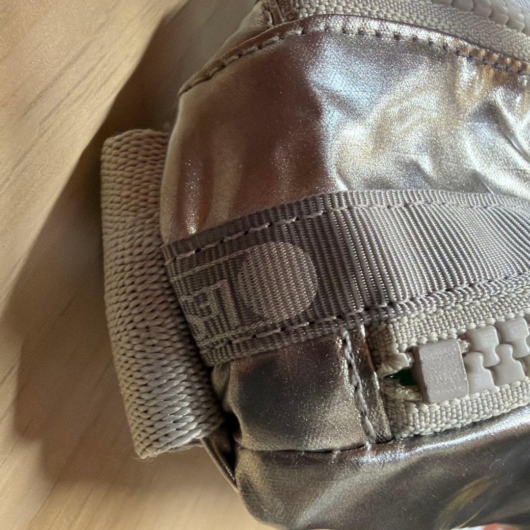 LeSportsac レスポートサックSPUR別ボディバッグ　シルバー