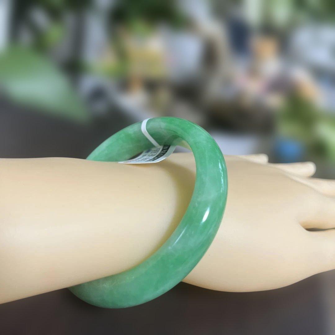 濃い緑糯種翡翠バングル