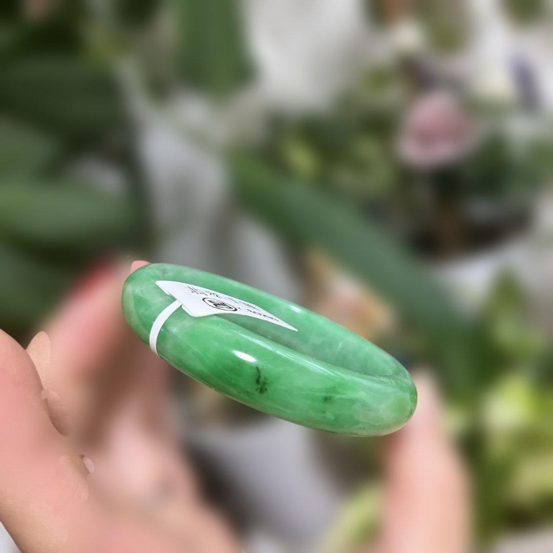 濃い緑糯種翡翠バングル