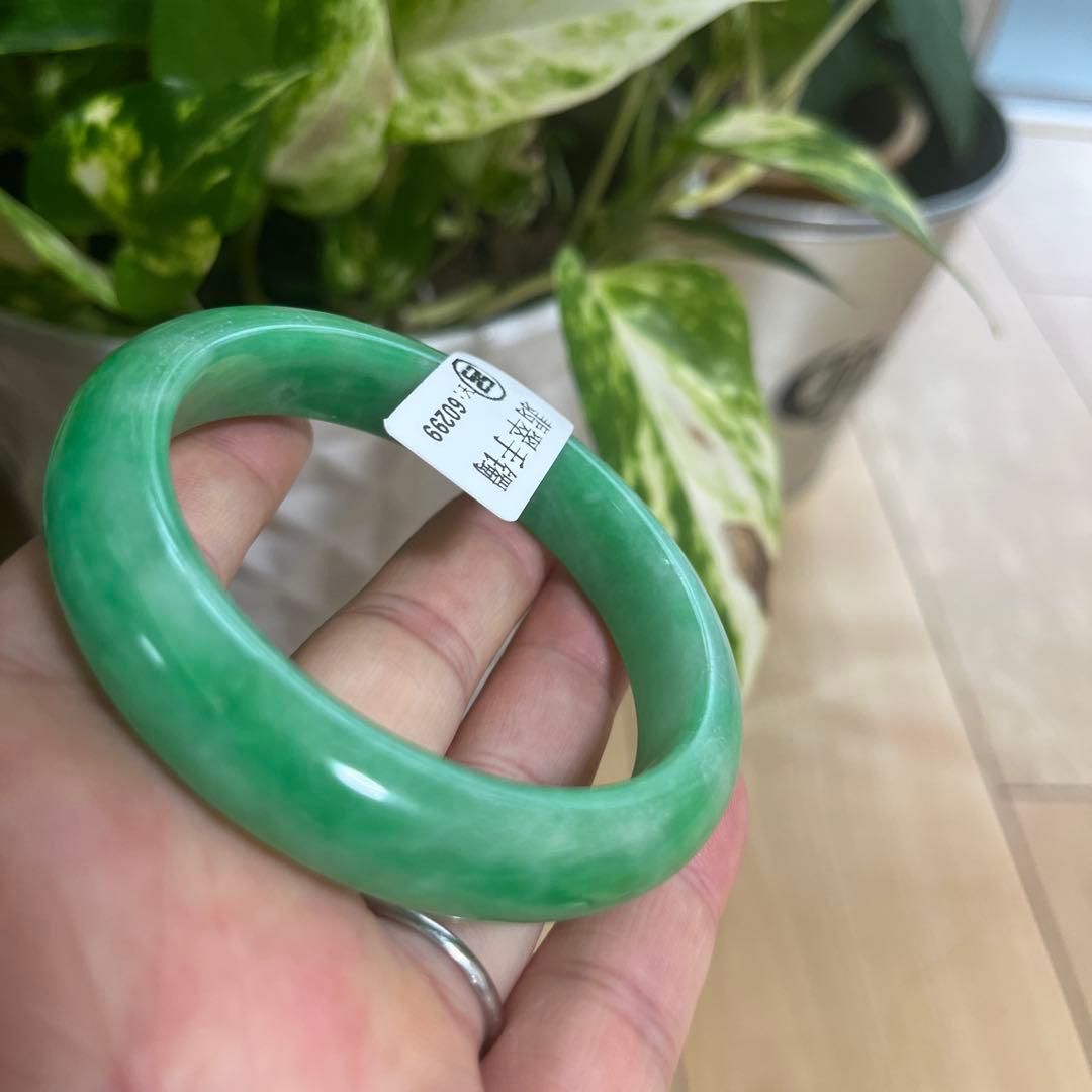 濃い緑糯種翡翠バングル