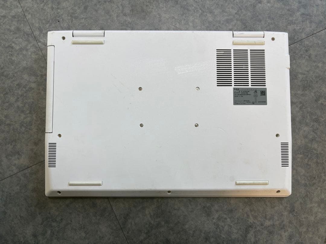 NEC LAVIE 15.6インチノートPC ホワイト　Windows11