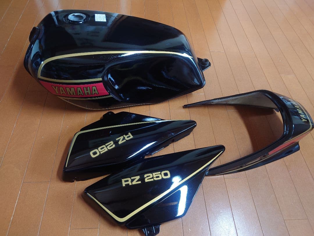 YAMAHA RZ250 タンクとカウルセット