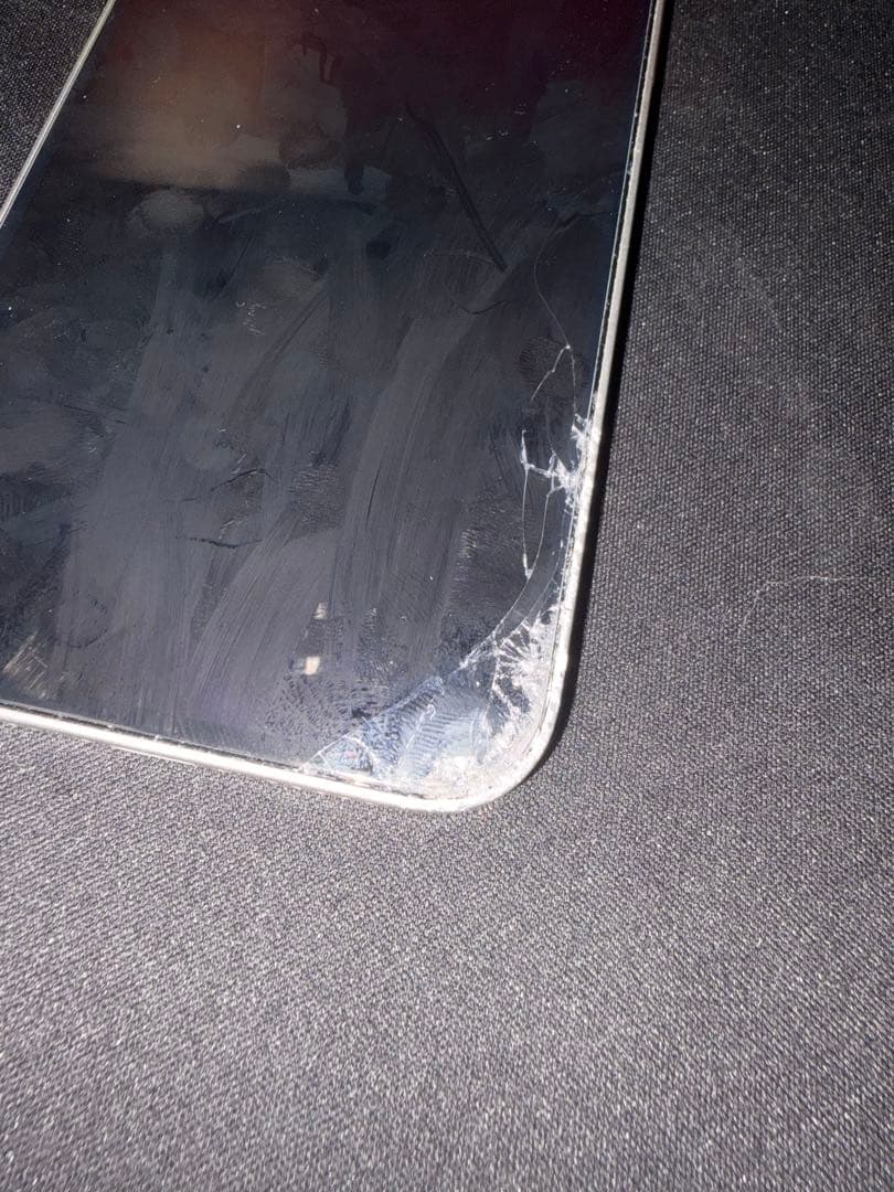 【海外版】iPhone 12 ひび割れあり