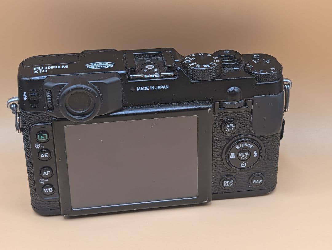 フジ Fujifilm X-10 コンパクトデジタルカメラ