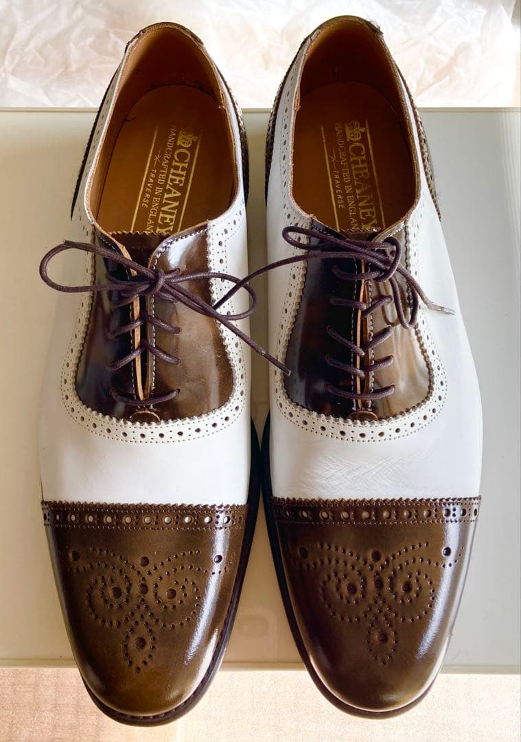 新品チーニー　ホワイト、ブラウンコンビ　26