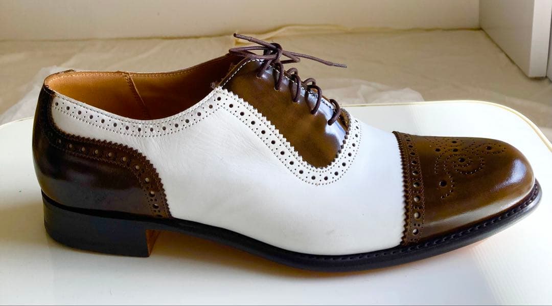 新品チーニー　ホワイト、ブラウンコンビ　26