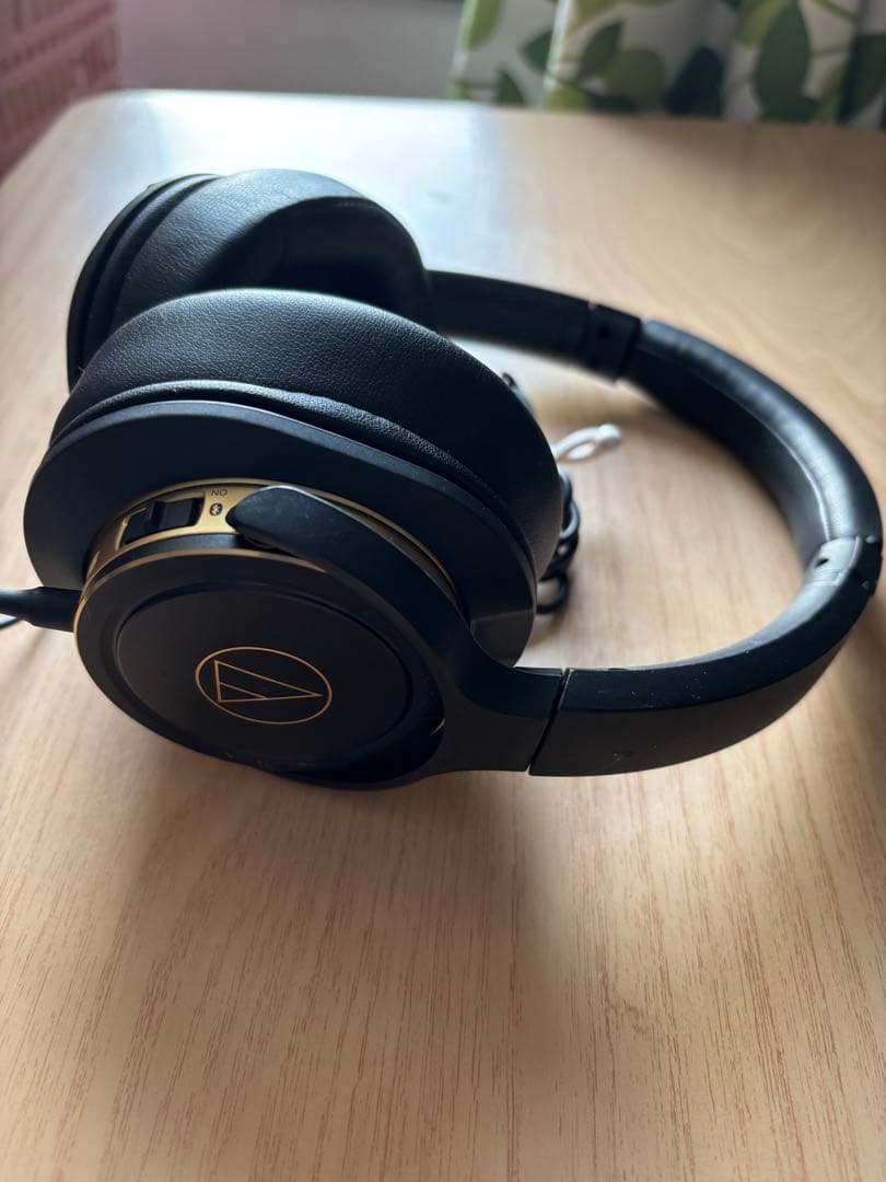 ヘッドホン　Audio-Technica ATH-WS660BT