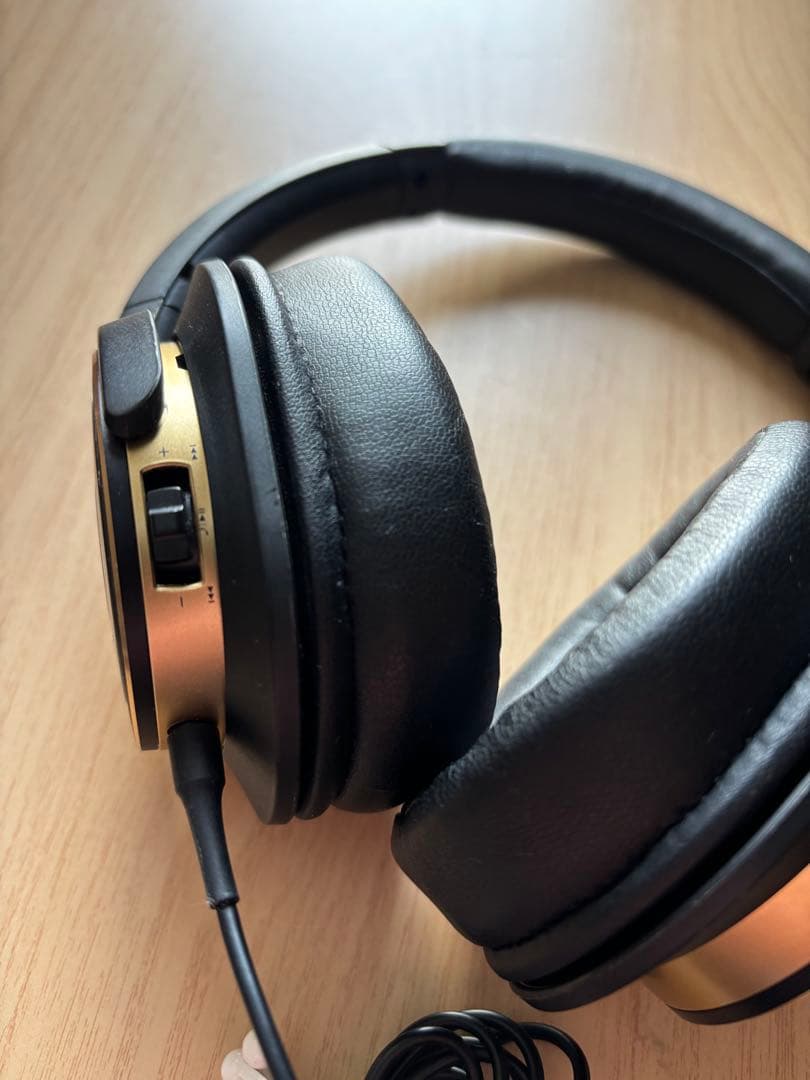 ヘッドホン　Audio-Technica ATH-WS660BT