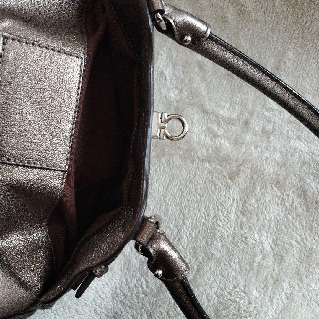 フェラガモsalvatore ferragamoガンチーニ 21 レザーブロンズ