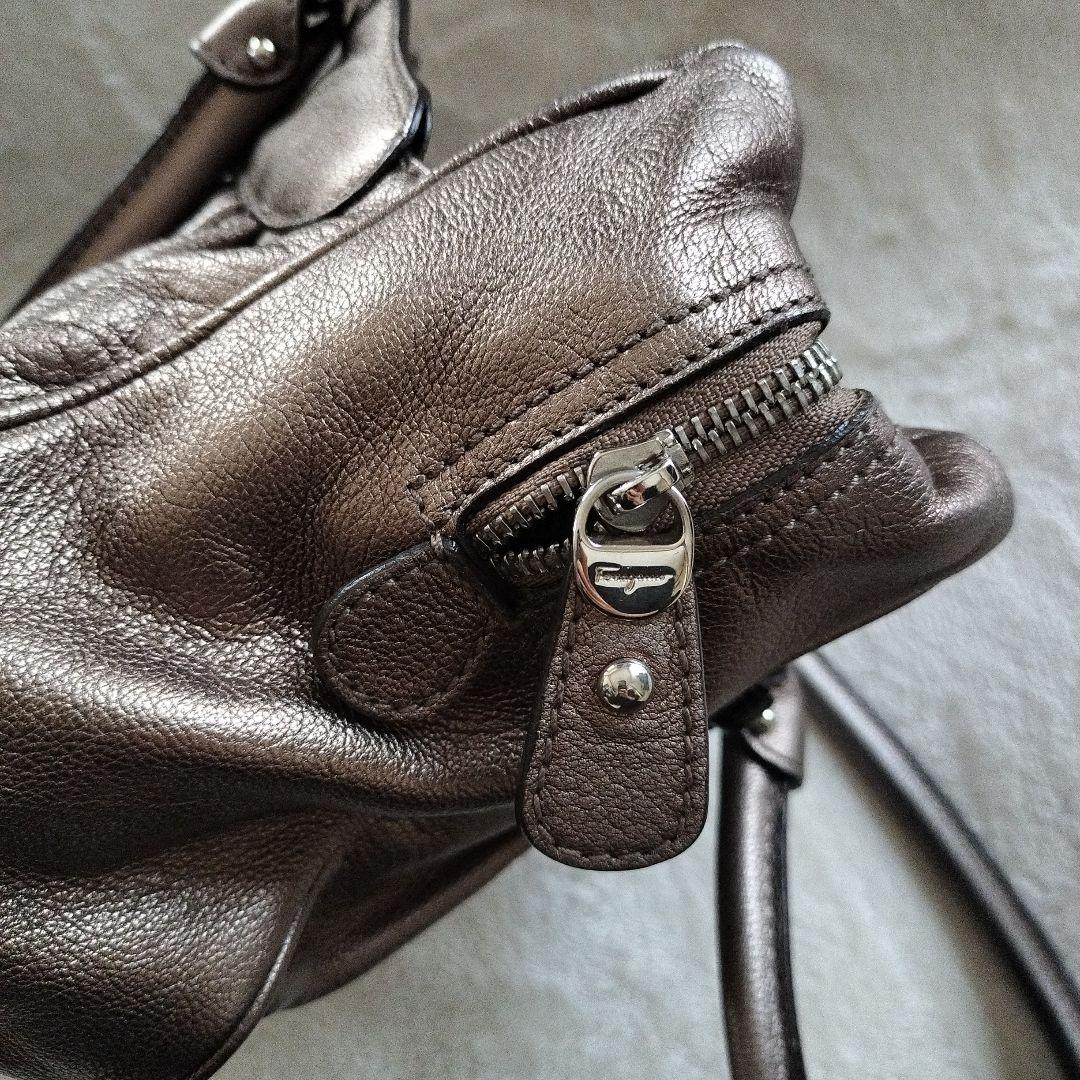 フェラガモsalvatore ferragamoガンチーニ 21 レザーブロンズ