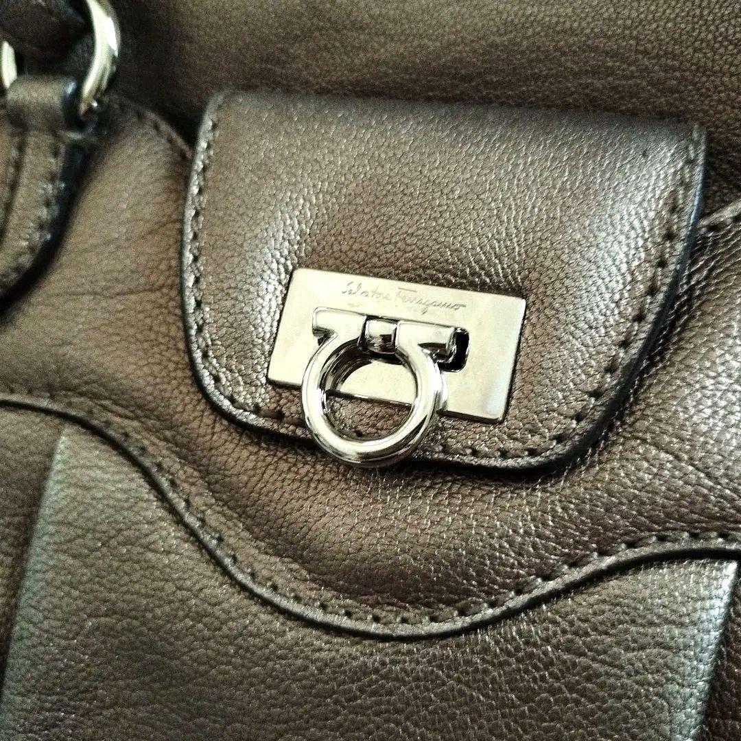 フェラガモsalvatore ferragamoガンチーニ 21 レザーブロンズ