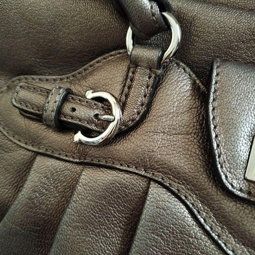 フェラガモsalvatore ferragamoガンチーニ 21 レザーブロンズ