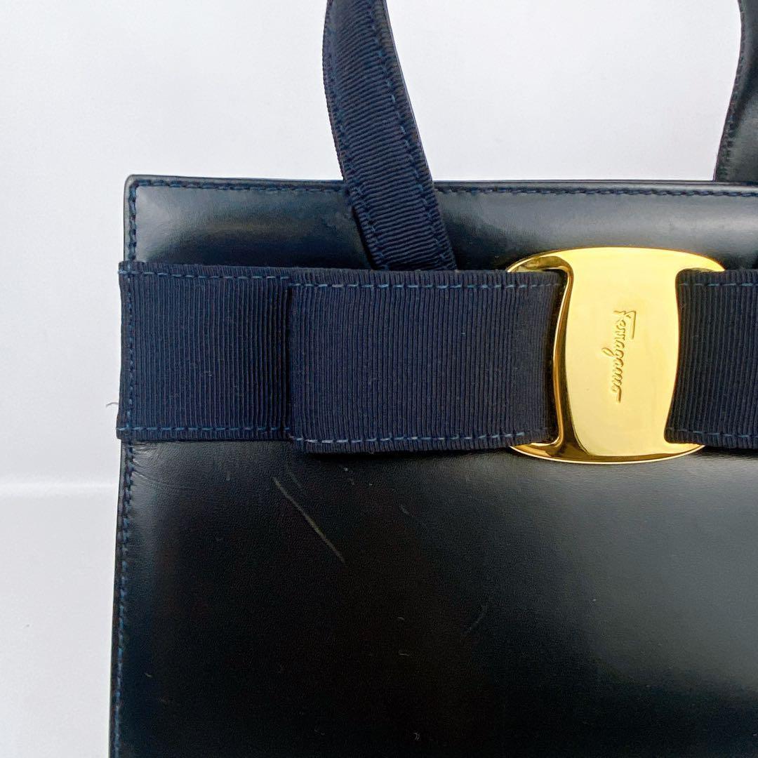 美品　フェラガモ　ヴァラリボン　フォーマルバッグ　ダークネイビー