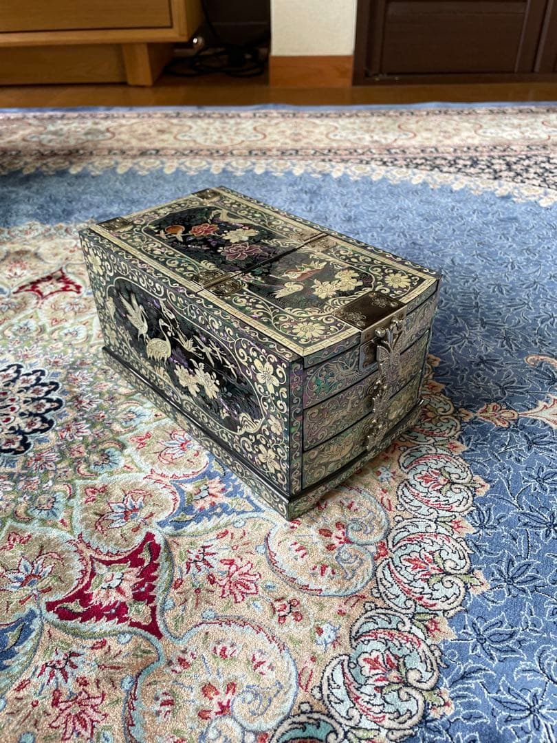 螺鈿細工のジュエリーボックス