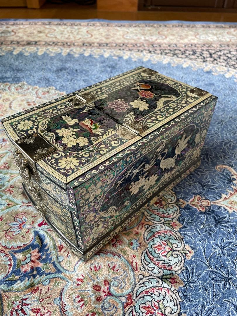 螺鈿細工のジュエリーボックス
