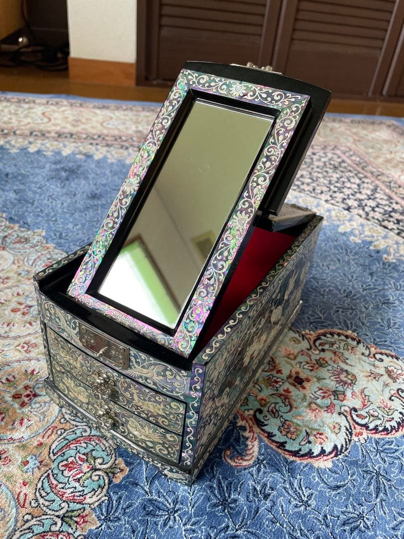 螺鈿細工のジュエリーボックス