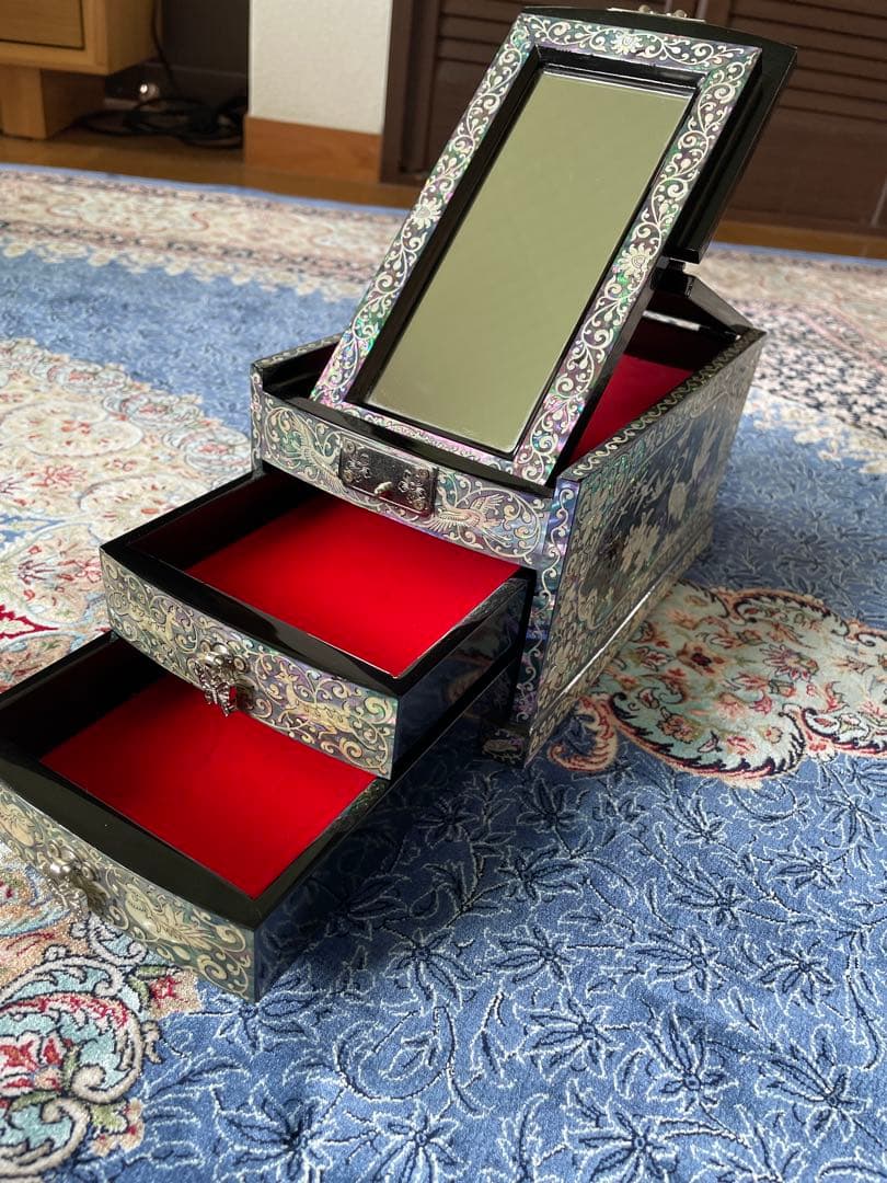 螺鈿細工のジュエリーボックス
