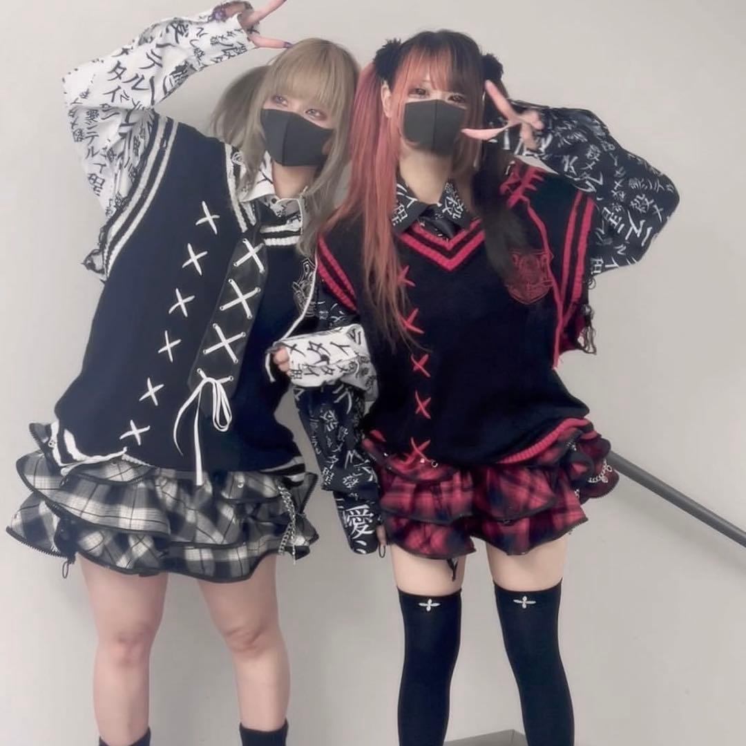 【Grrr the Lipper】 悪魔NOジップスカート