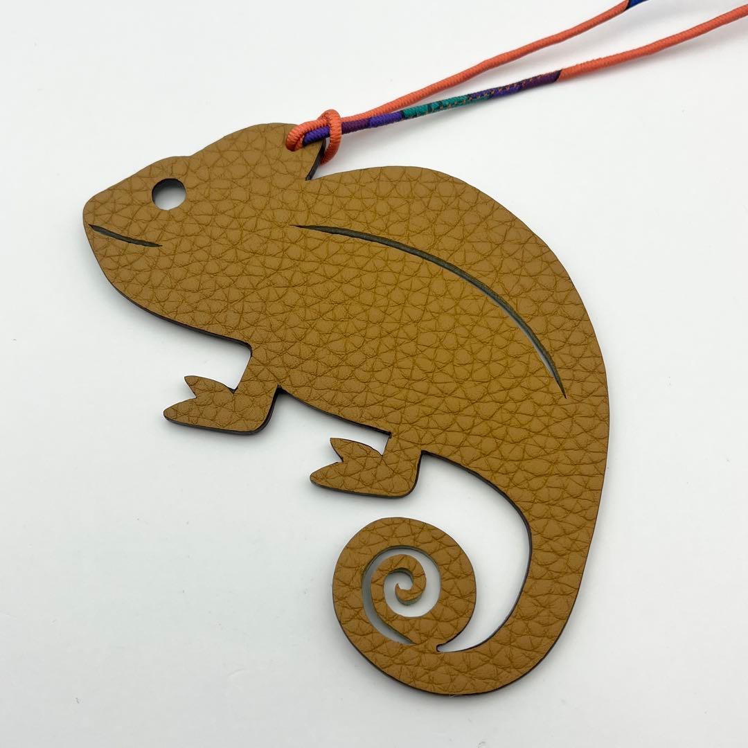 エルメス　プティアッシュ　バッグチャーム　カメレオン　ライトブラウン　緑色