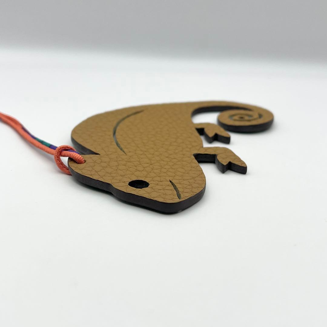 エルメス　プティアッシュ　バッグチャーム　カメレオン　ライトブラウン　緑色