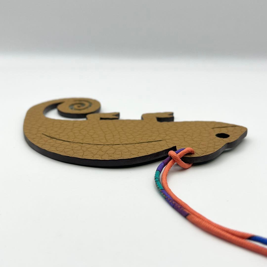 エルメス　プティアッシュ　バッグチャーム　カメレオン　ライトブラウン　緑色