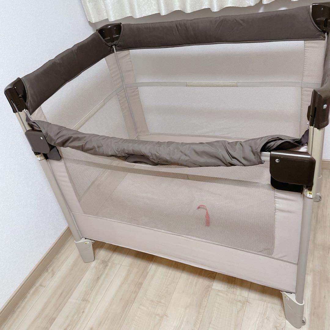 アップリカ ココネル ベビーベッド 折りたたみ 新生児対応　ベビーサークル