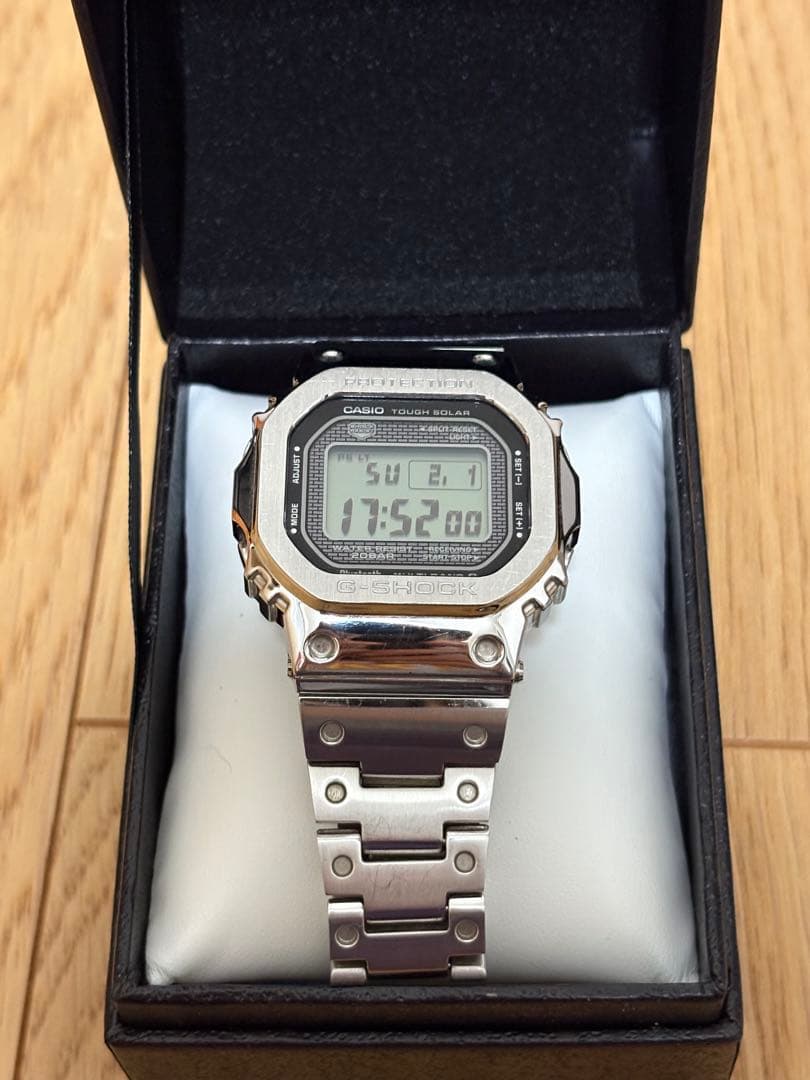 CASIO G-SHOCK GMW-B5000D シルバー メタル