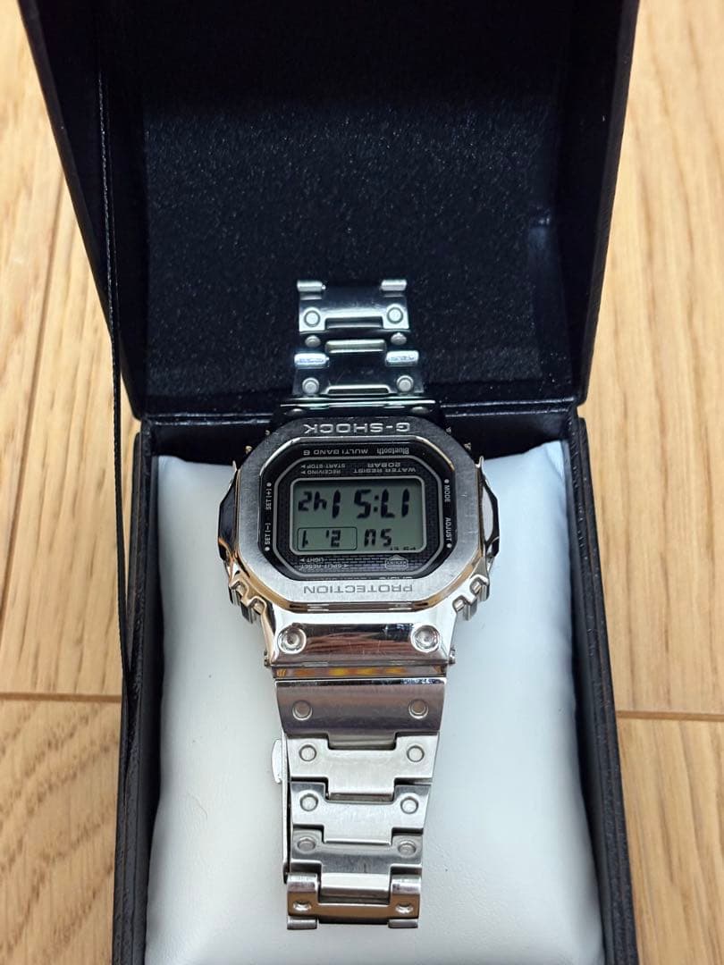 CASIO G-SHOCK GMW-B5000D シルバー メタル