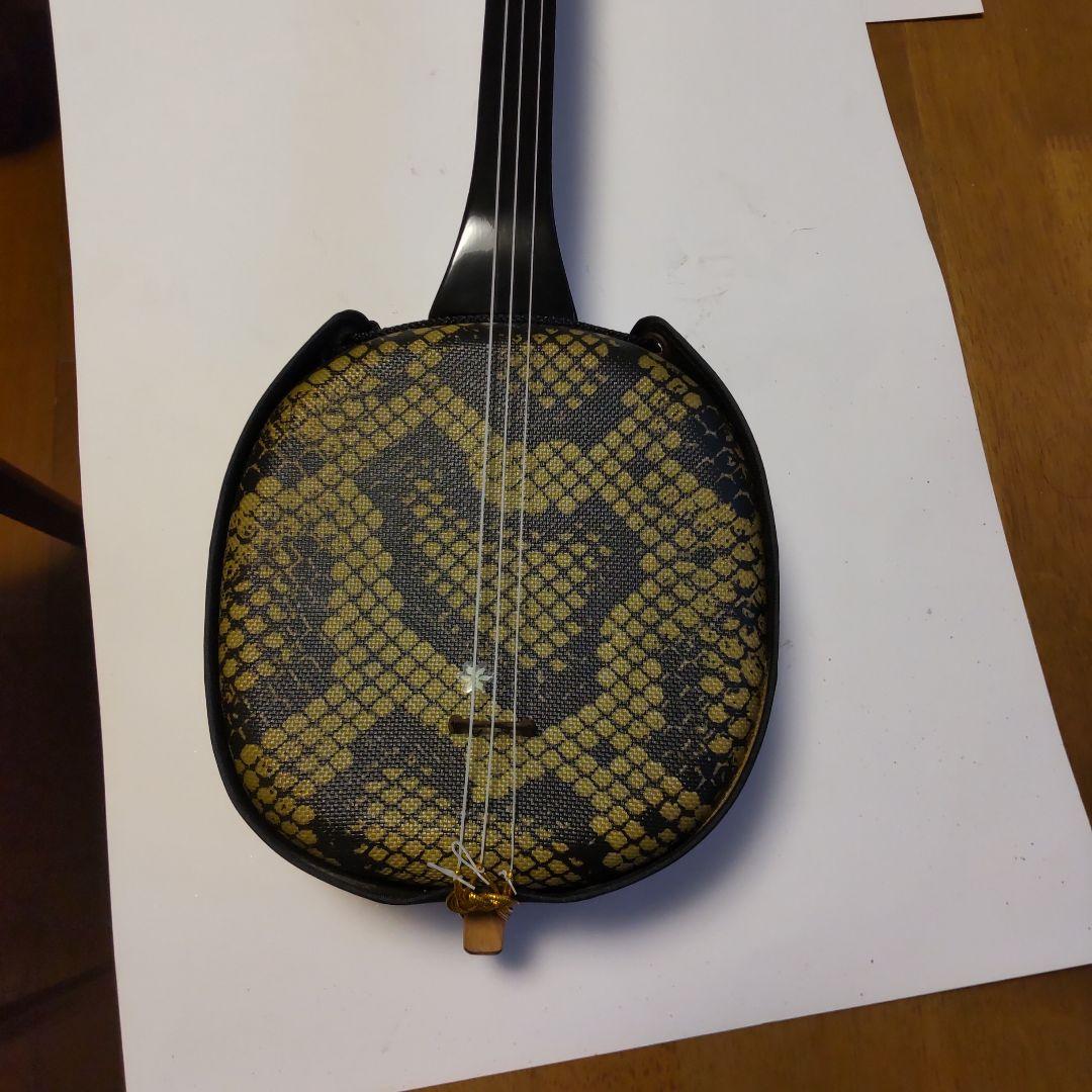 平井！沖縄の伝統的な弦楽器、ヘビ柄 三線 本体＋おまけ(三味線 本体)