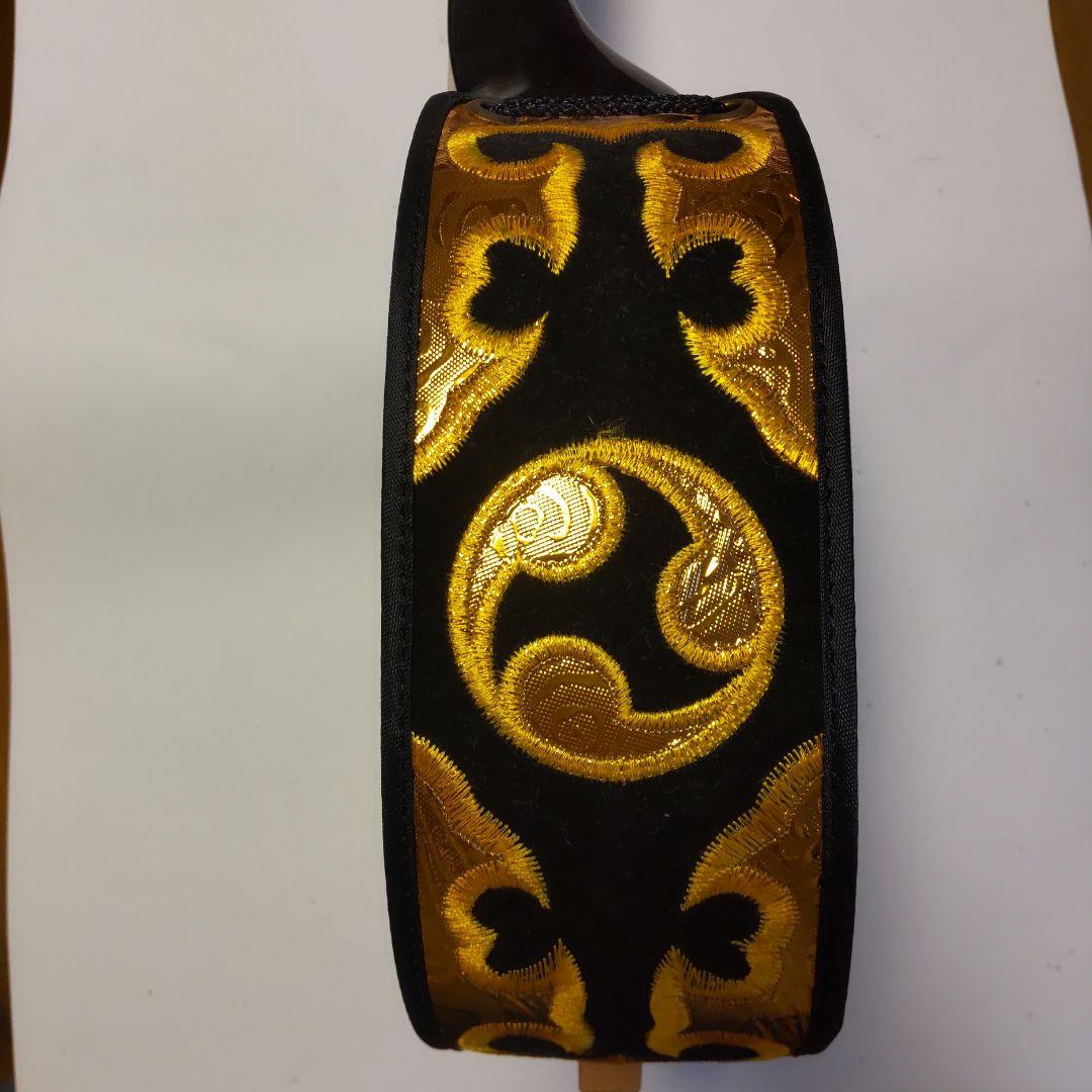 平井！沖縄の伝統的な弦楽器、ヘビ柄 三線 本体＋おまけ(三味線 本体)