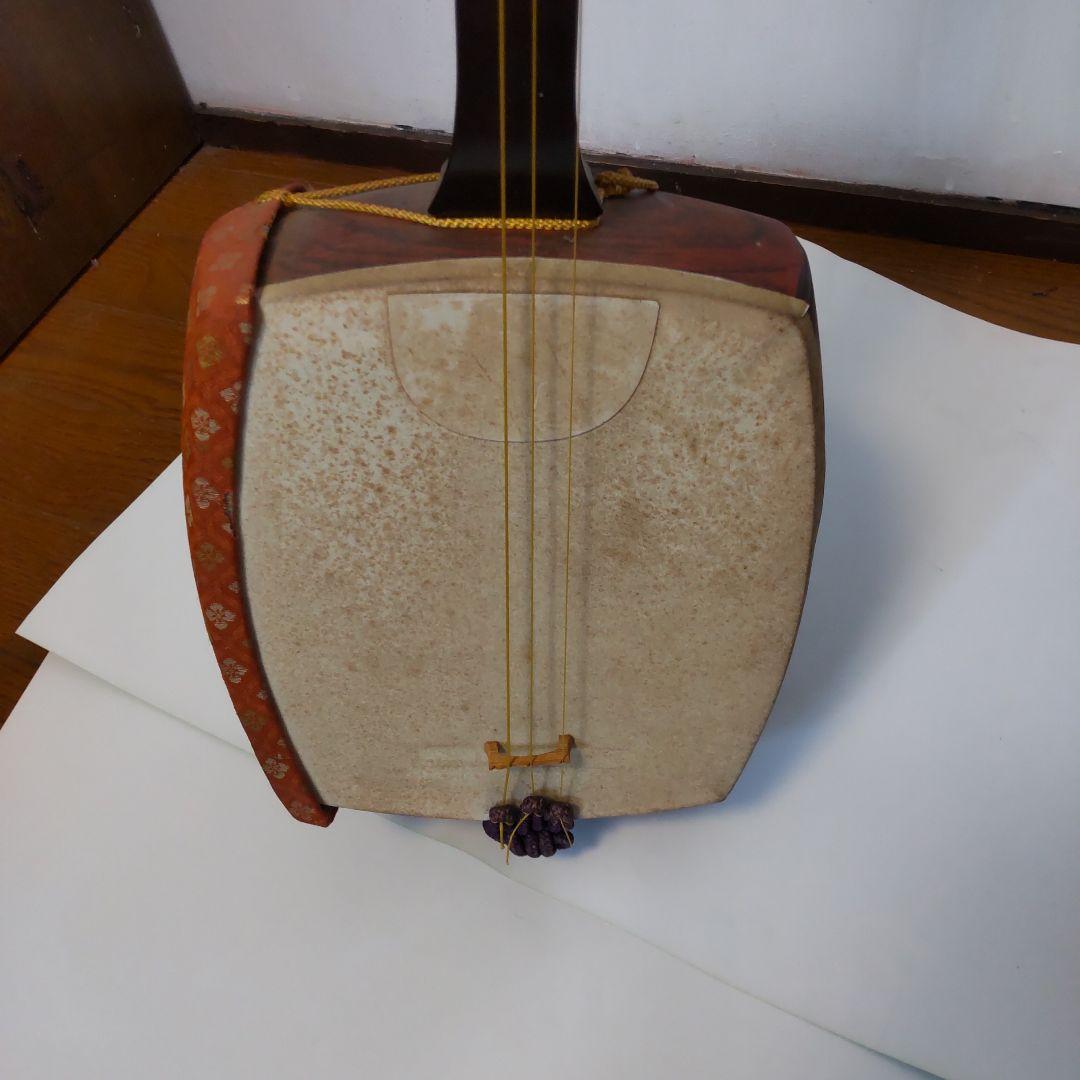 平井！沖縄の伝統的な弦楽器、ヘビ柄 三線 本体＋おまけ(三味線 本体)