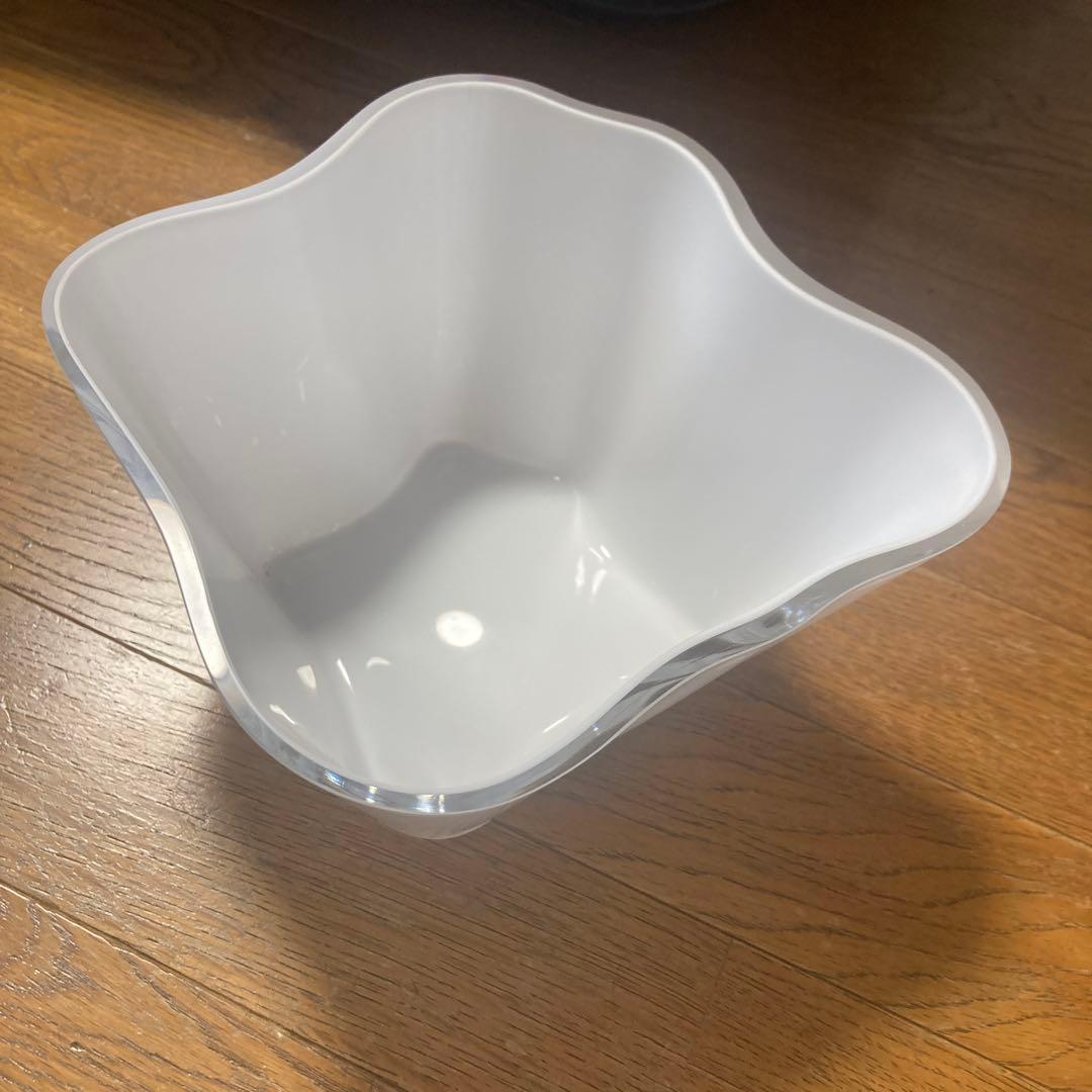 花びら型ホワイト花器 中型