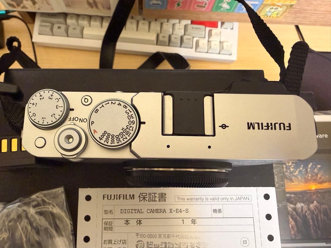 【美品】FUJIFILM X-E4 ボディ シルバー（保証書箱取説等あり）