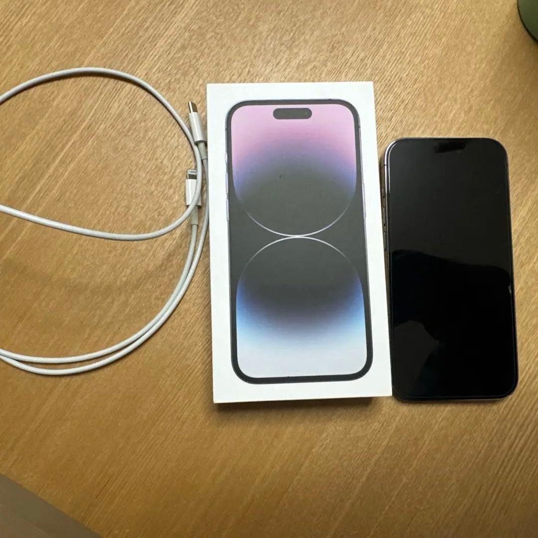 Apple iPhone 14 Pro 本体　手帳型ケース付き