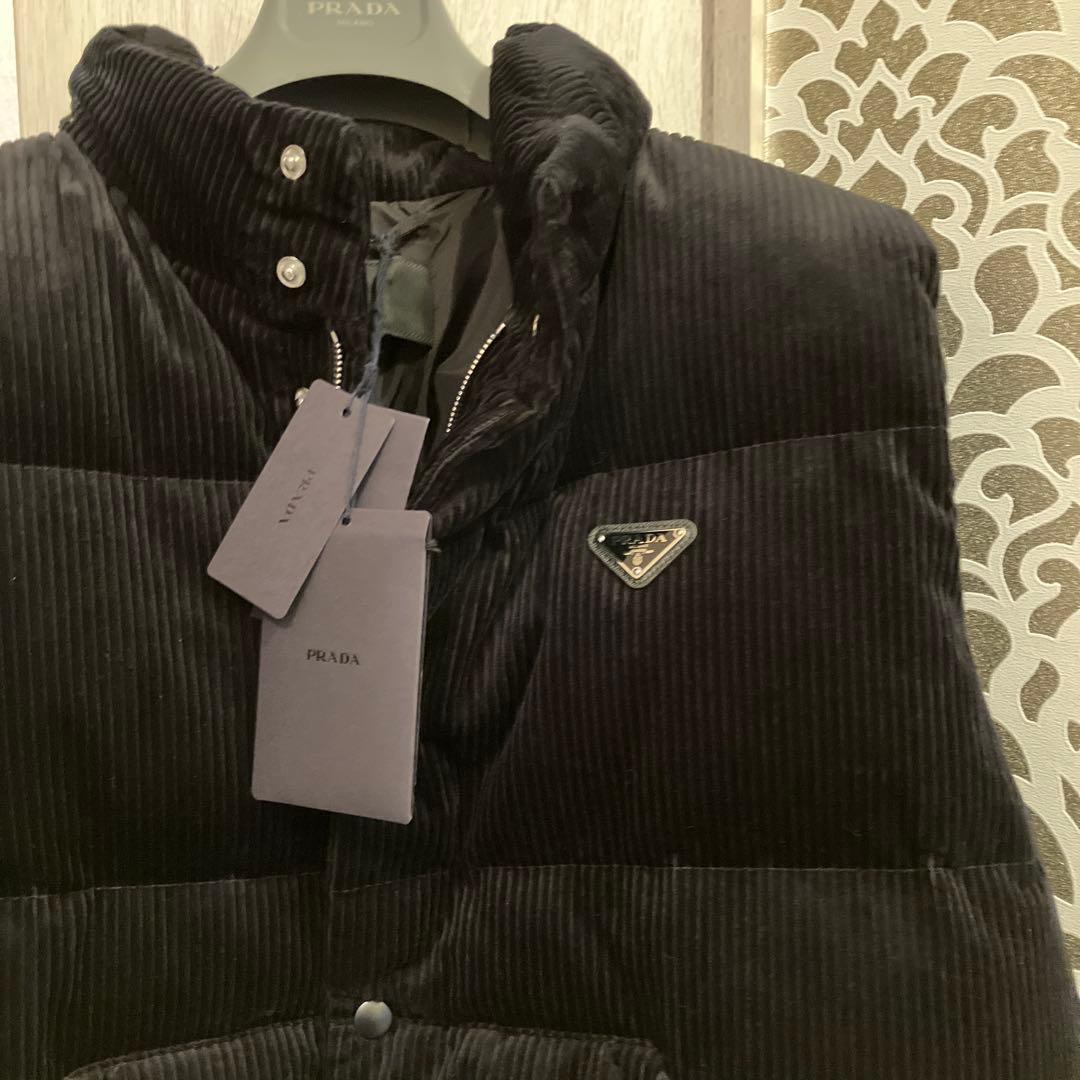 新品❣️24年新作プラダダウンベスト❣️XL黒 コーデュロイ可愛い❣️メンズ