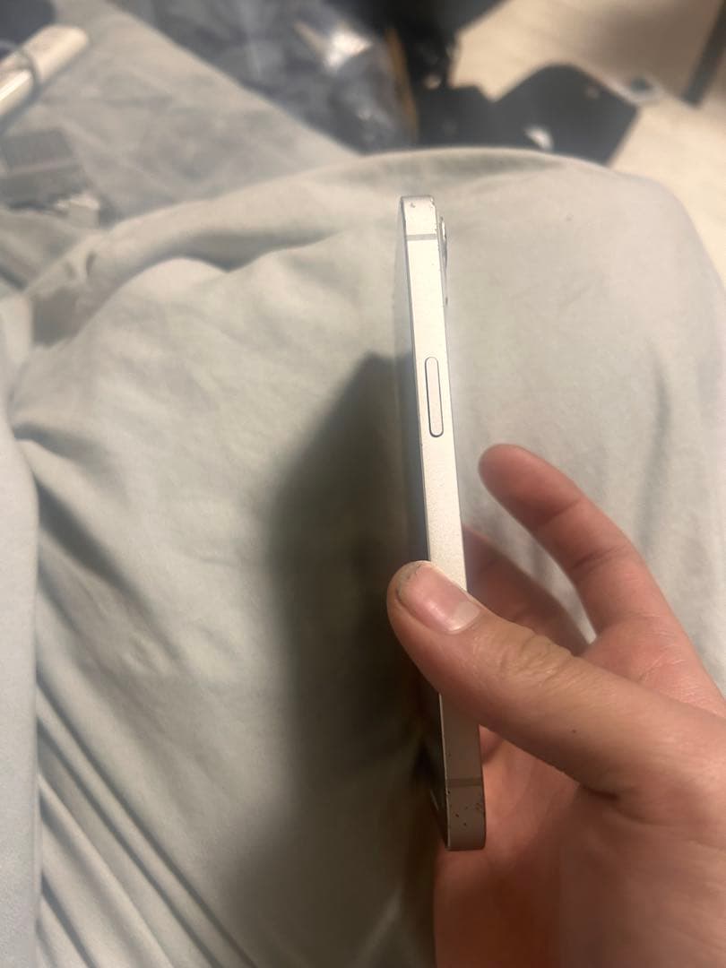 ちょうさん専用 Apple iPhone 13 ホワイト 背面ひび割れ